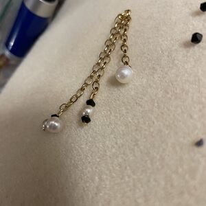 Jelly's Jewelry and Boutique Handcrafted Gold Chain & Black, Pearl Bead Earrings